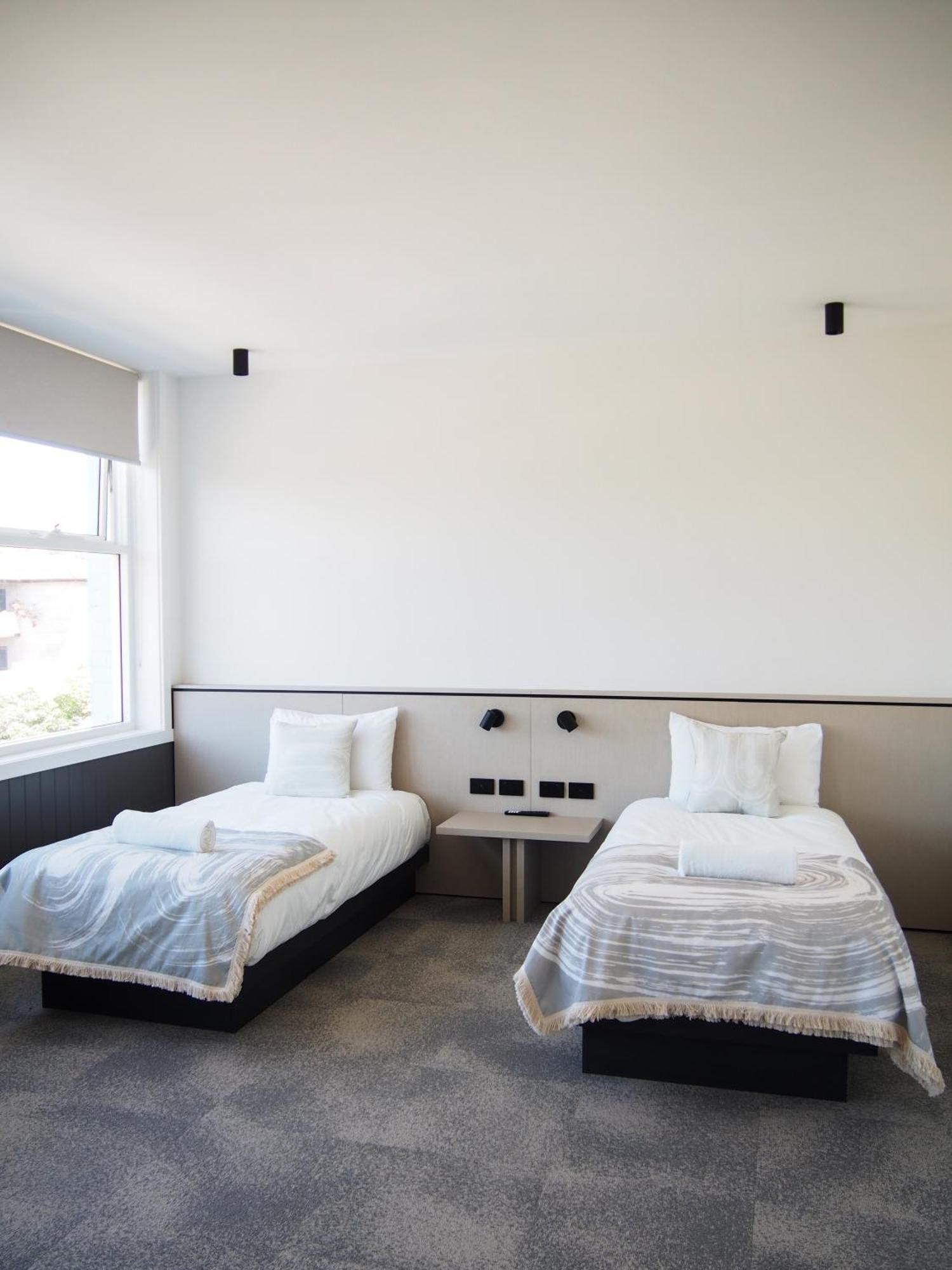 Barrys Beach Road Hotel Сидни Екстериор снимка