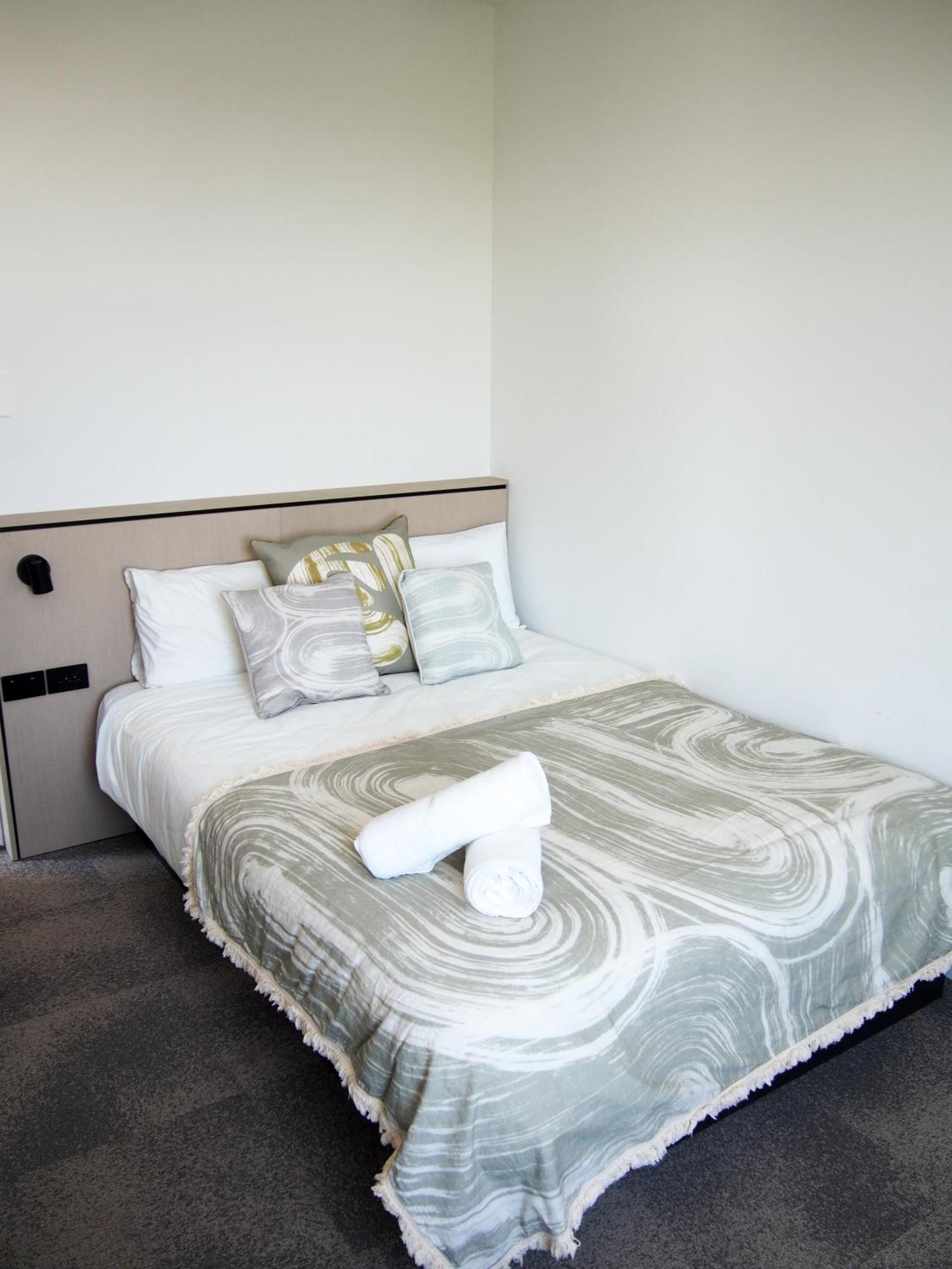 Barrys Beach Road Hotel Сидни Екстериор снимка